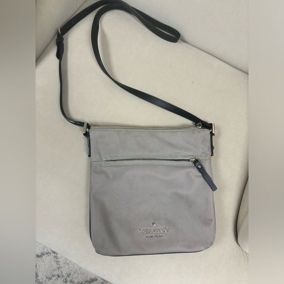 Kate Spade New York Watson Lane Hester Grey Taupe Crossbody Nylon Bag EUC - Picture 2 of 7